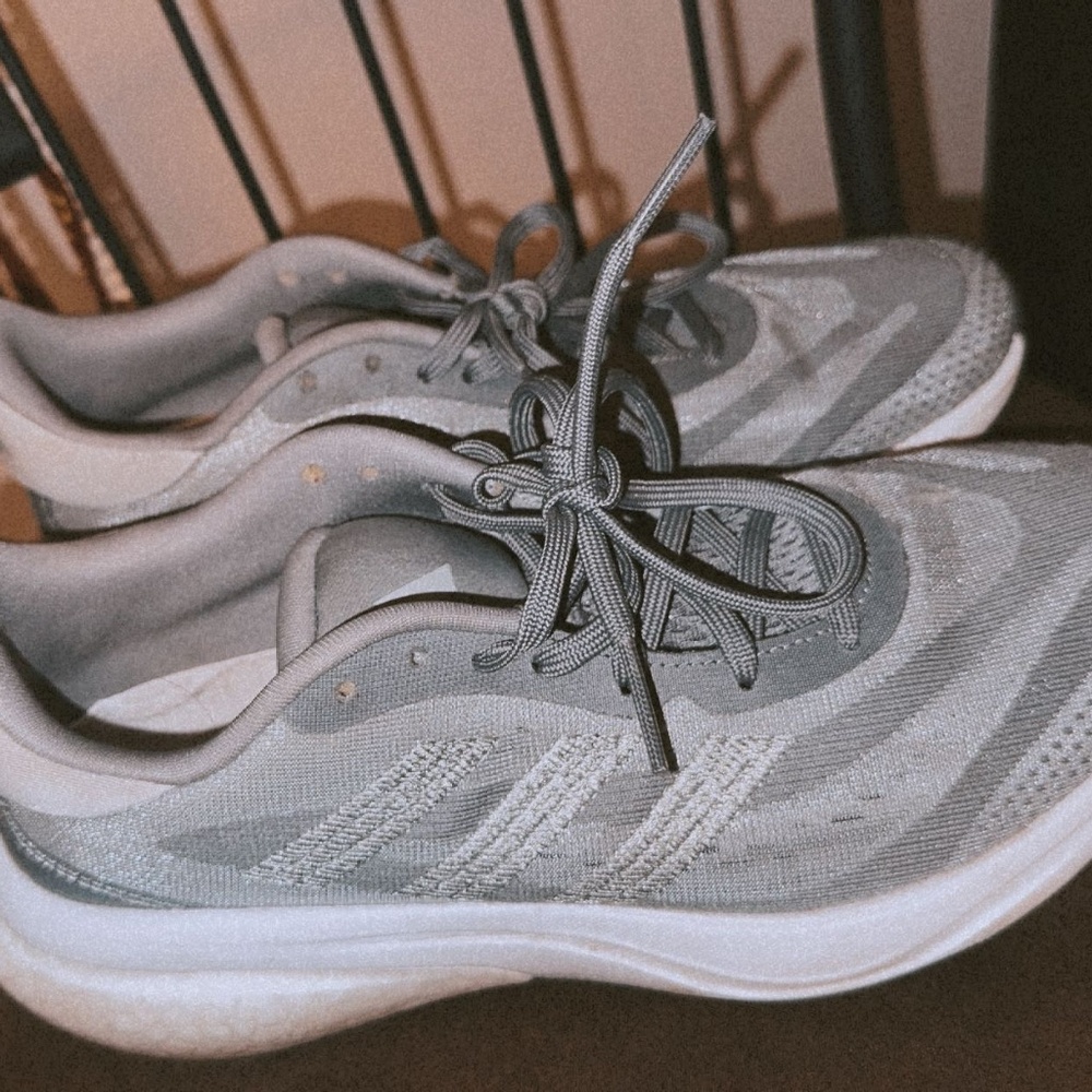 Adidas supernova-gray